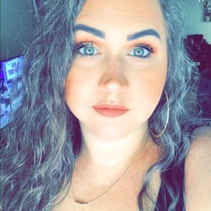 Meet your Posher, Kellialexis